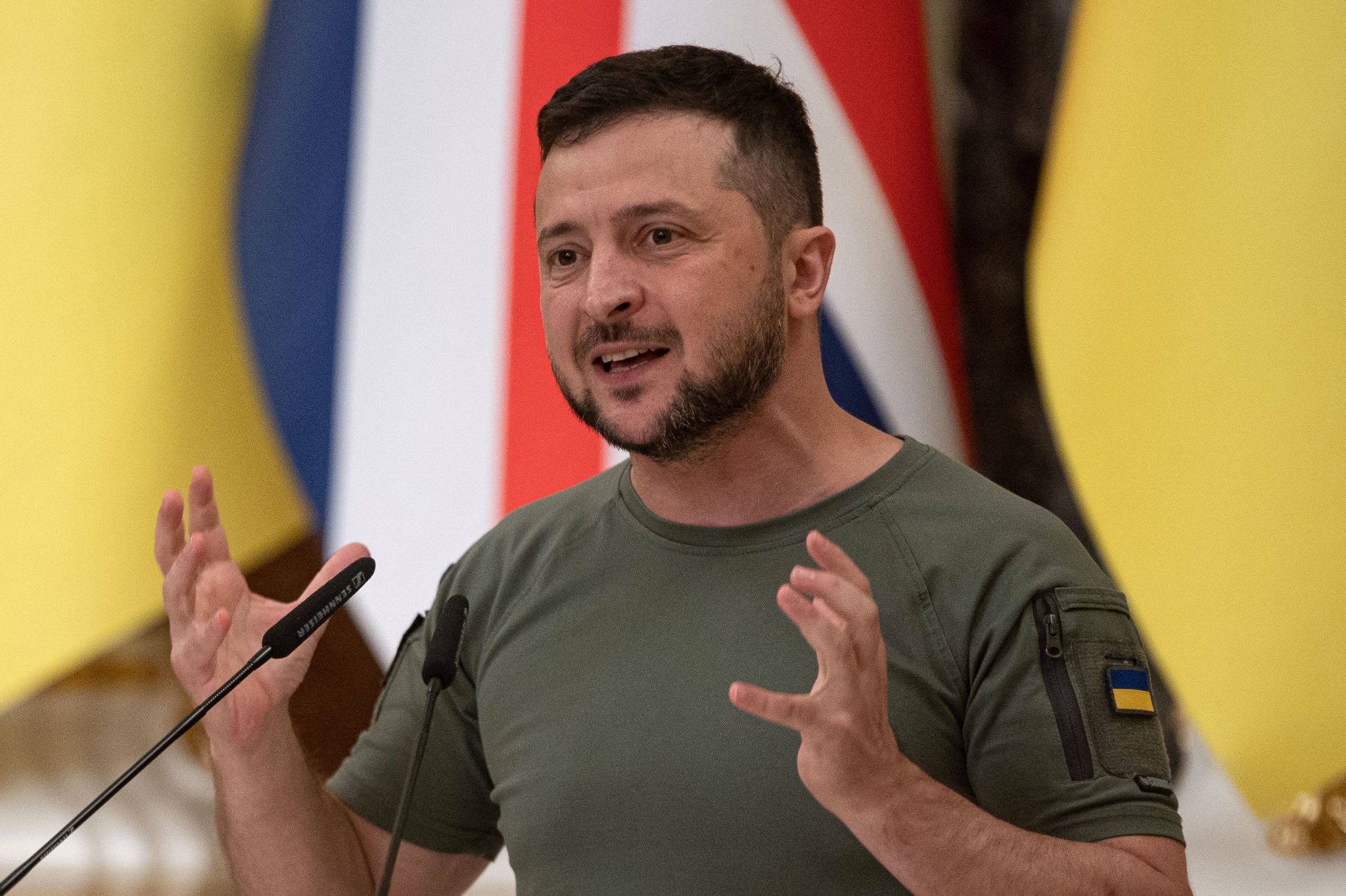 Europeans Embrace Zelensky After He Was Vilified by Trump